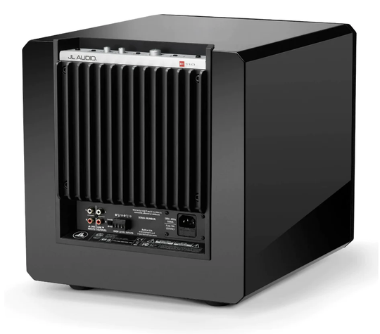 JL Audio e110-GLOSS 10" aktiivisubwoofer, pianomusta